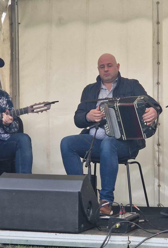 Tom Oakes, Emer & Tadhg Twomey performing live
