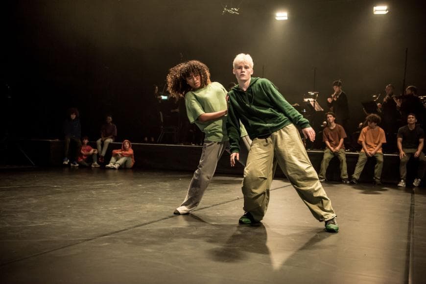 2 breakdancers on stage