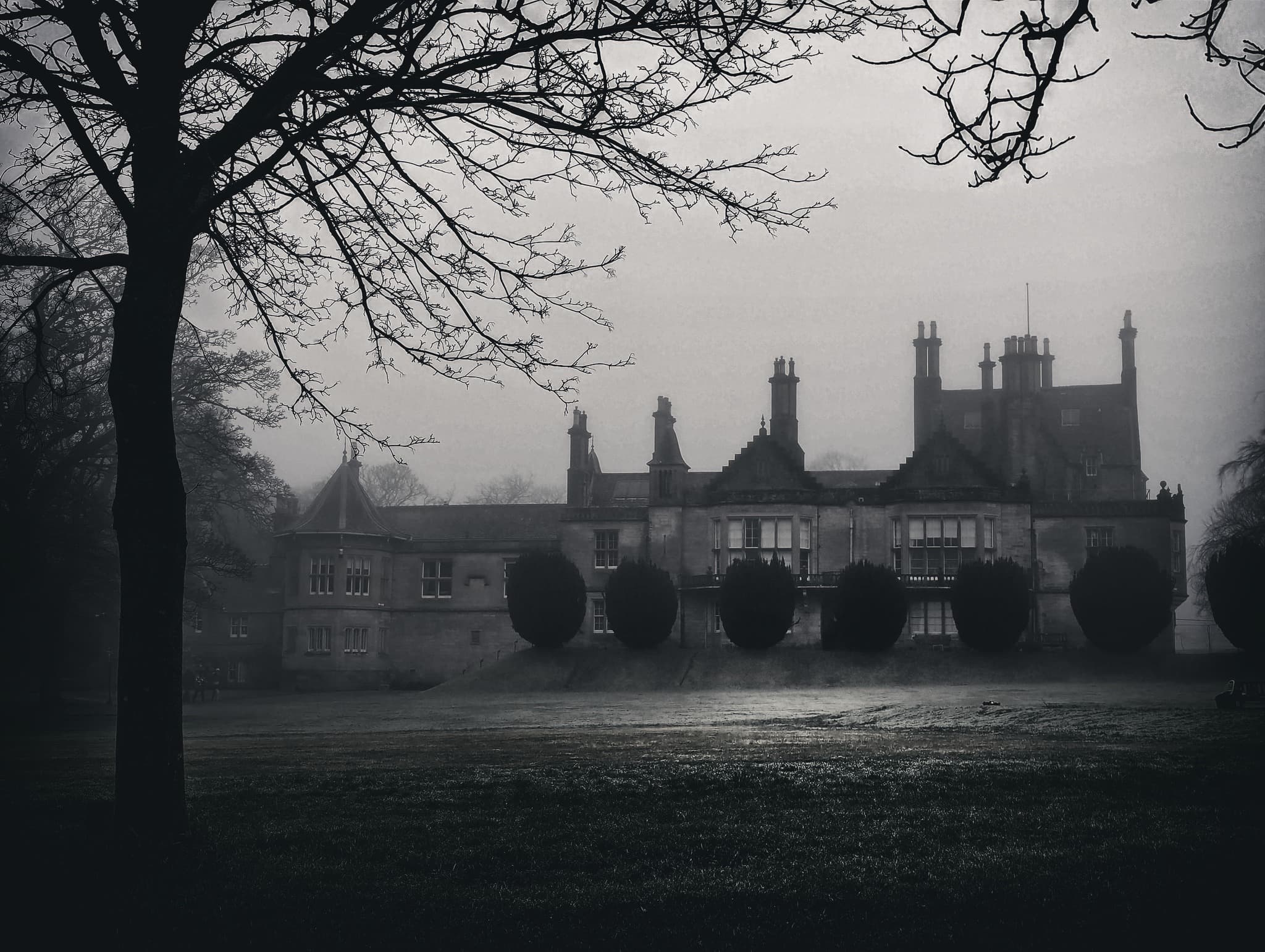 Black and white photo of Lauriston Castle in misty early light