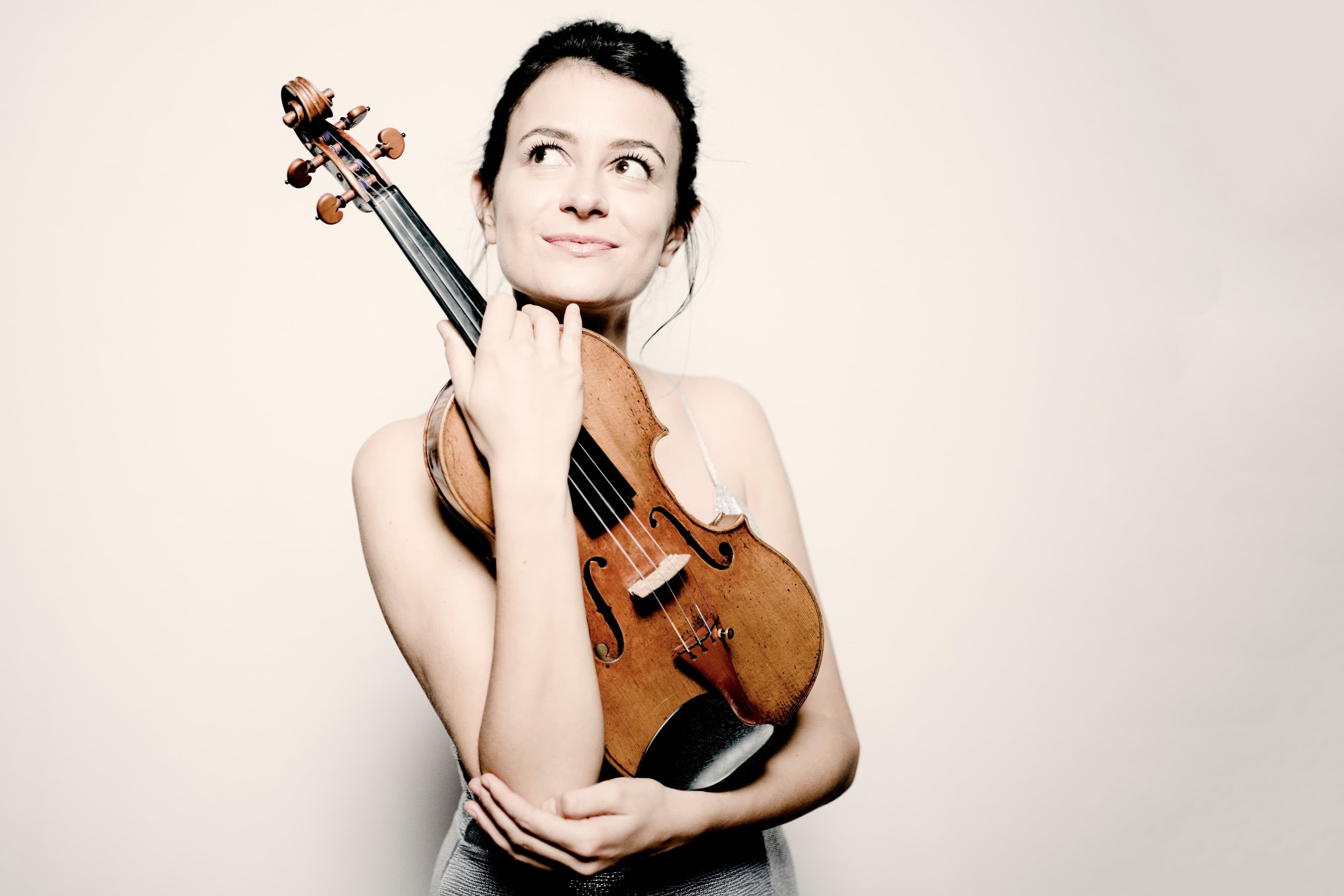 Liya Petrova holding her Violin
