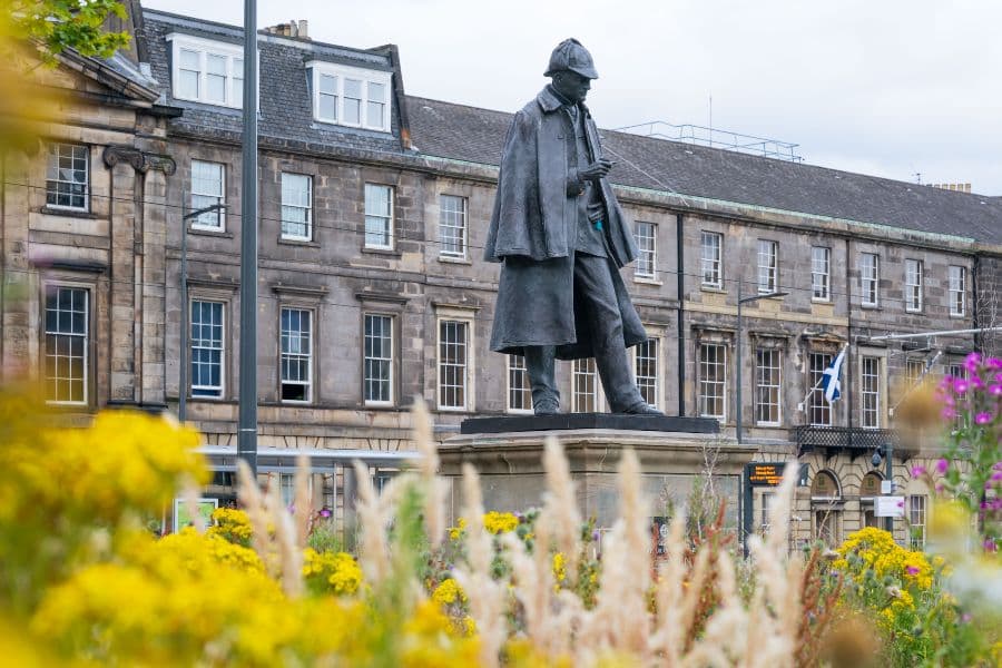 Statue of Sherlock holmes