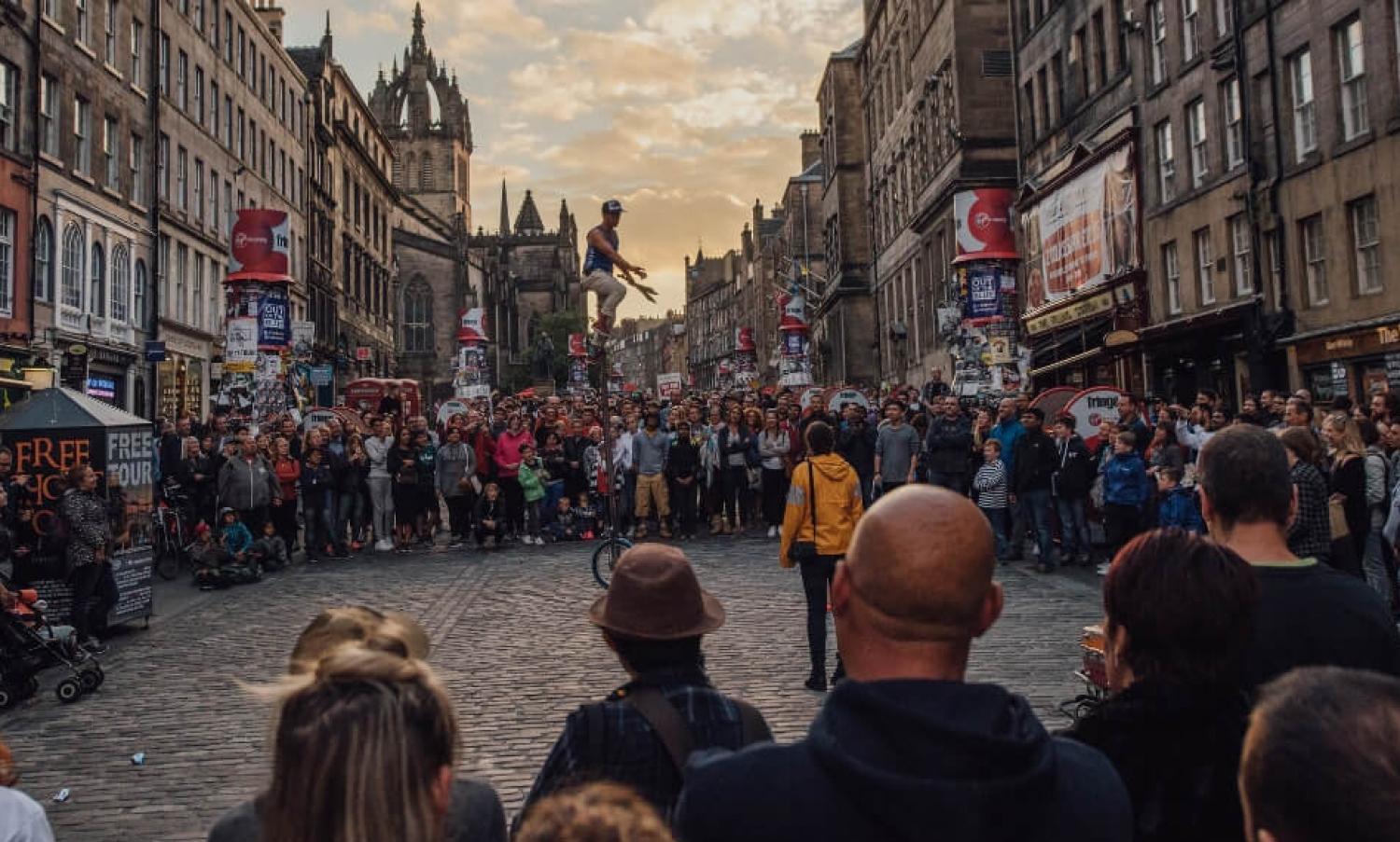 Street performance on the Royal Mile at the Fringe.
